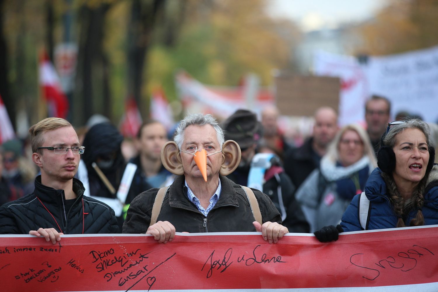 Corteo di negazionisti del Covid