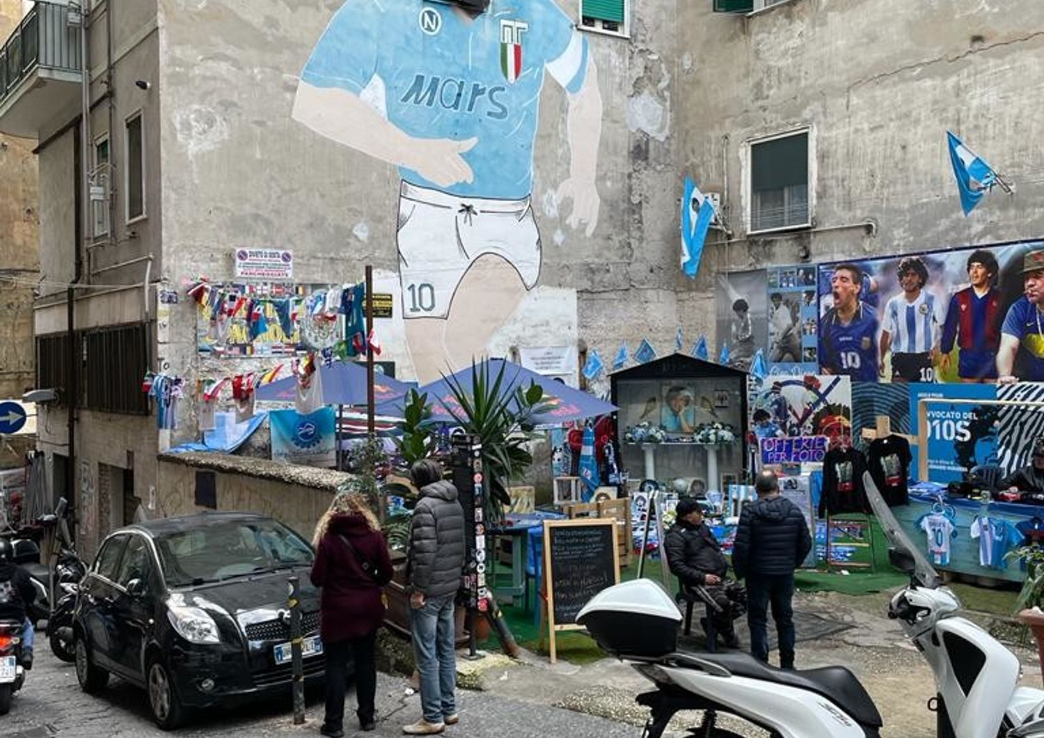 Il murale dedicato a Maradona nei quartieri Spagnoli a Napoli&nbsp;