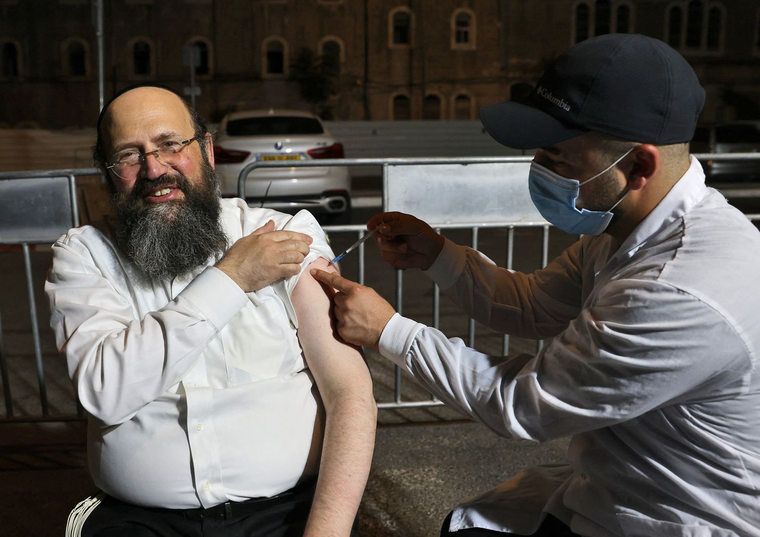 Israele via libera quarte dosi vaccino anziani fragili