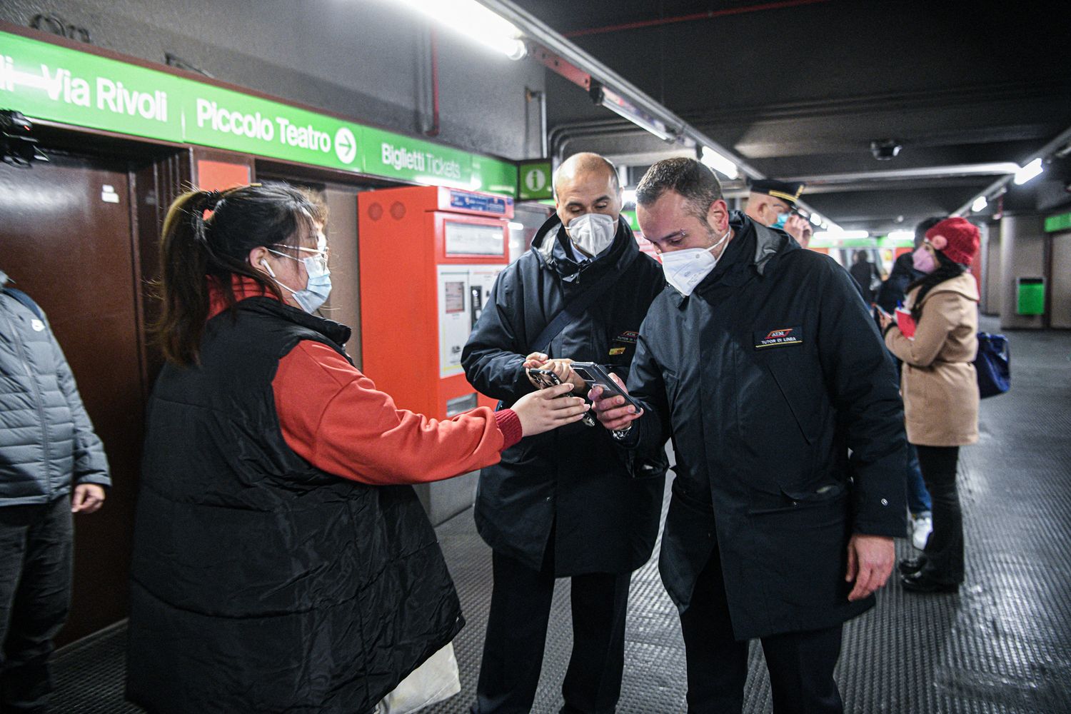 Controlli sul green pass nelle metropolitana di Milano