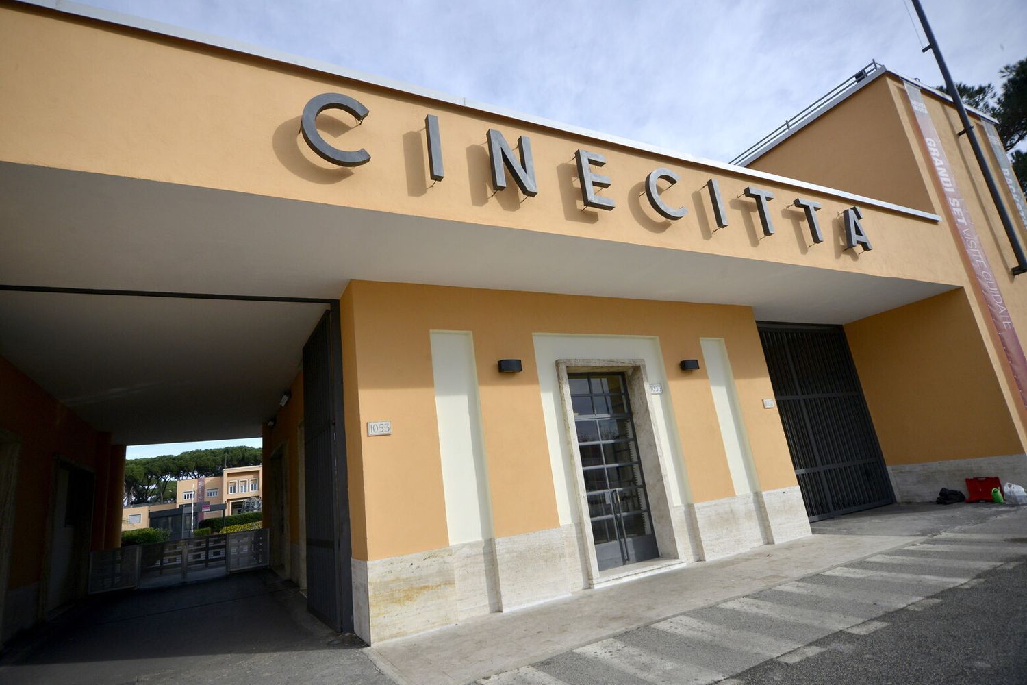 L'entrata di Cinecitt&agrave; di via Tuscolana&nbsp;