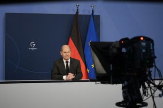 Il cancelliere Olaf Scholz in video collegamento con il Forum di Davos&nbsp;