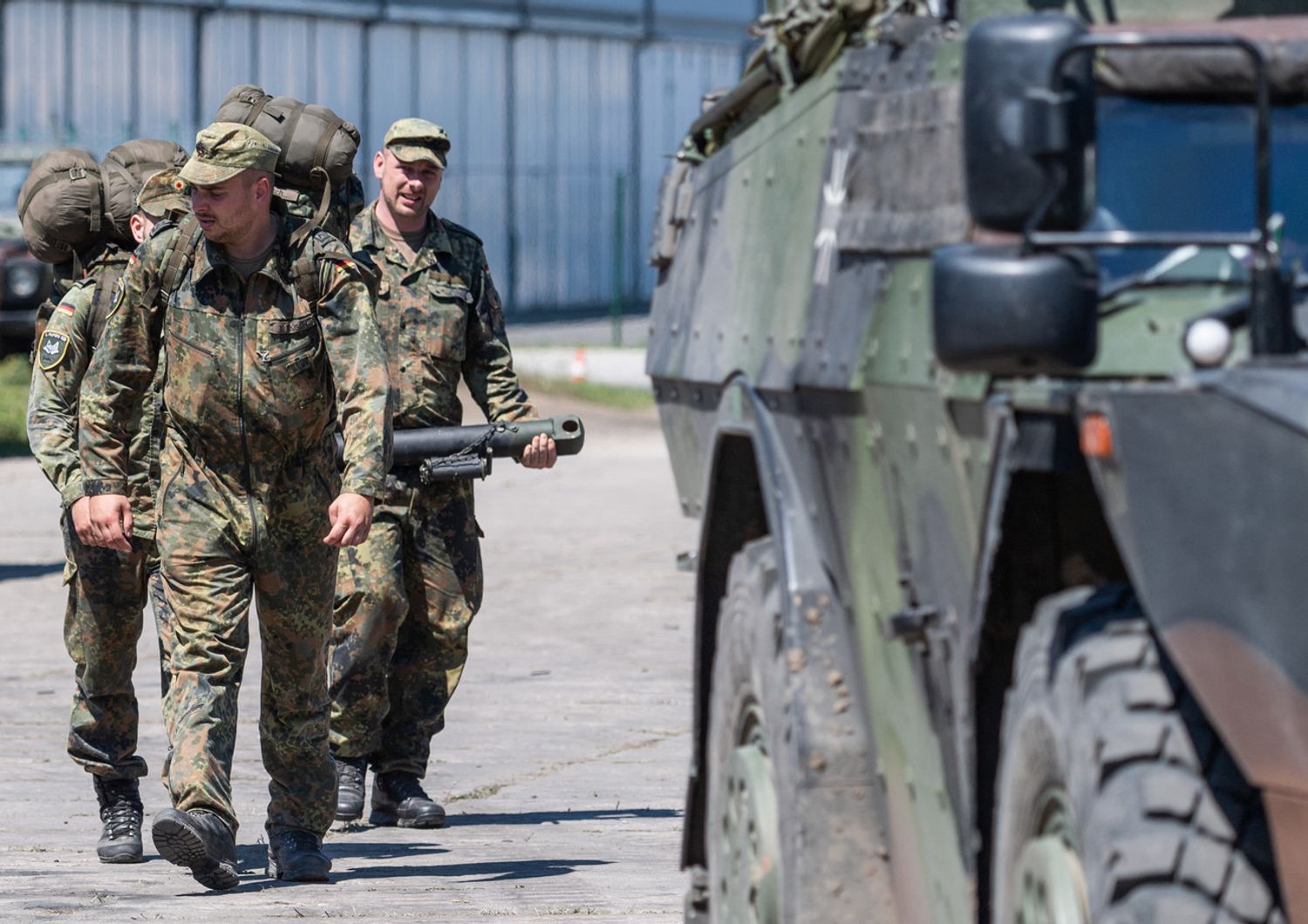 Gli aerei militari della NATO pattugliano i confini sul fianco est