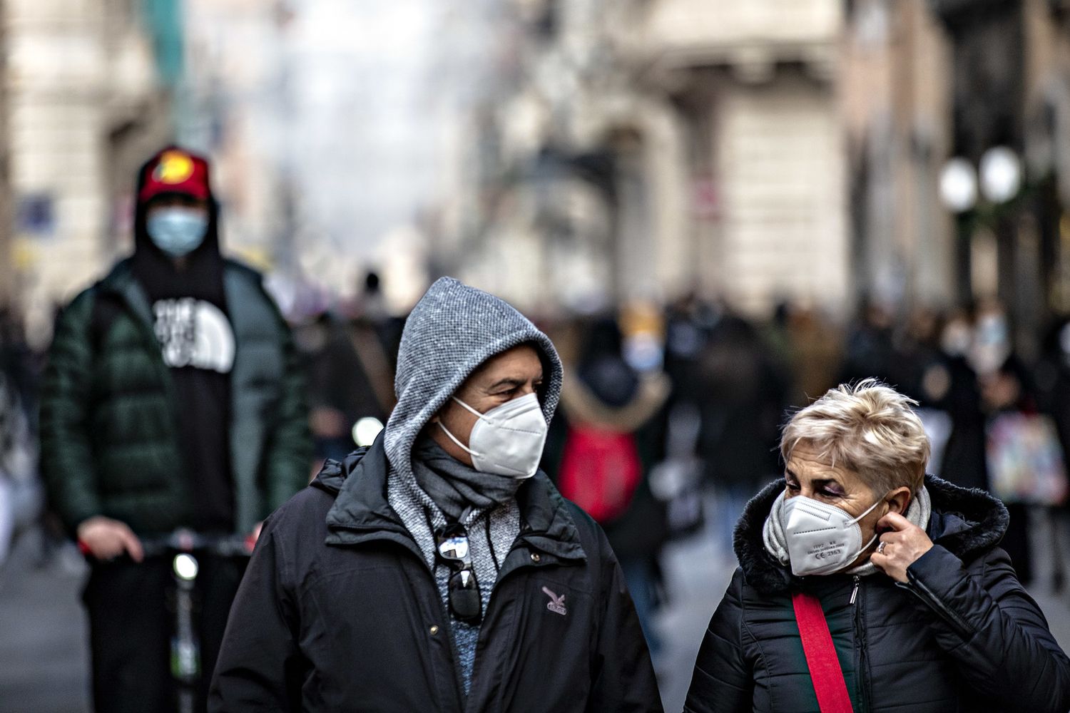 Obligo uso delle mascherine all'aperto&nbsp;