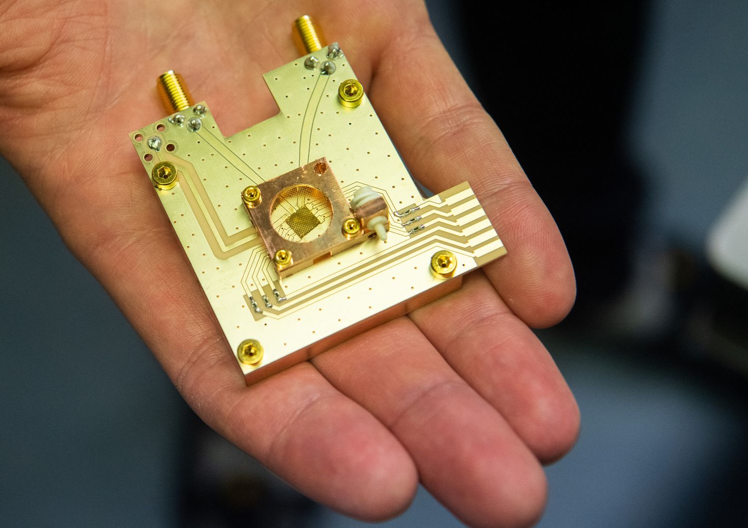 Un processore quantistico su un prototipo di computer quantistico al Physikalisch-Technische Bundesanstalt PTB, in Bassa Sassonia