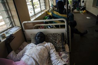 Un soldato ricoverato in Sudan in un ospedale dell'Associaizone Italiana Cuamm&nbsp;