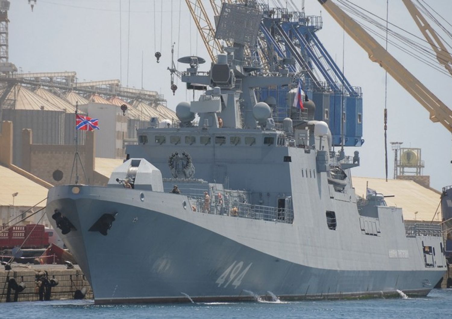 Una fregata russa in un porto sudanese