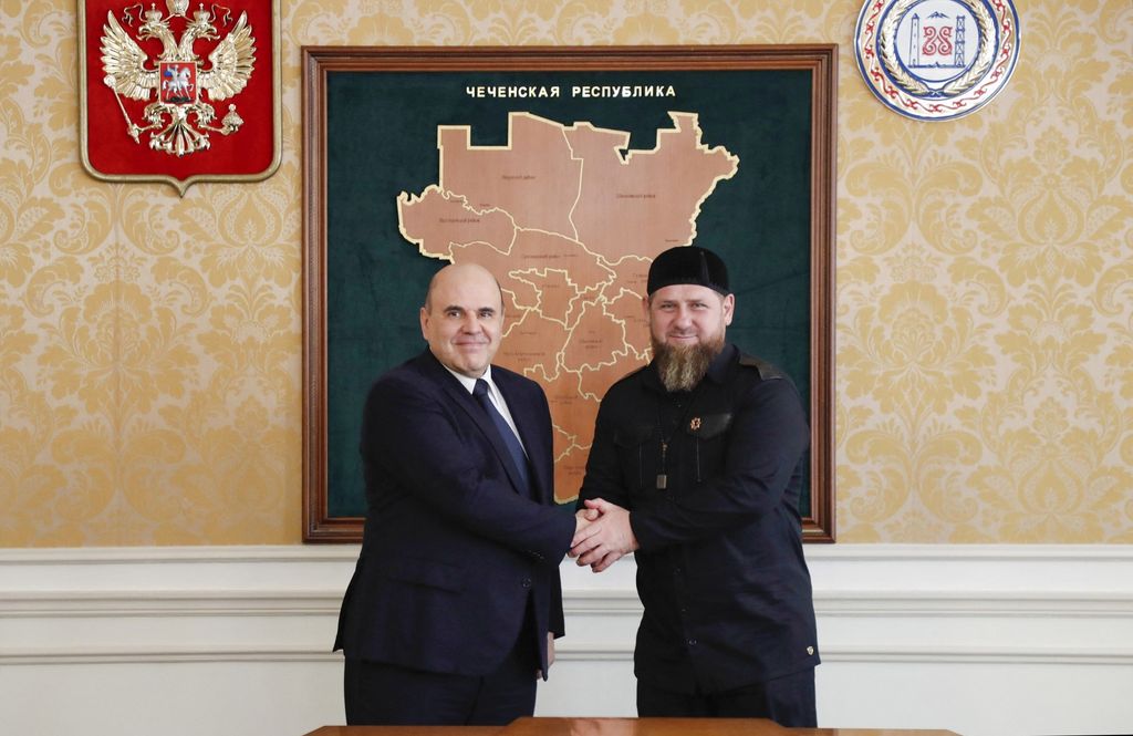 Il primo ministro russo Mikhail Mishustin e il capo della Repubblica cecena, Ramzan Kadyrov ad aprile del 2021