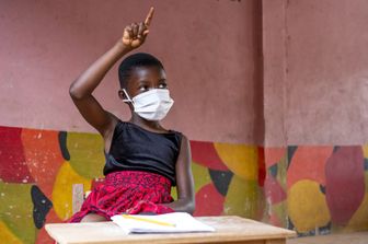 Studentessa in una struttura scolastica in Kenya