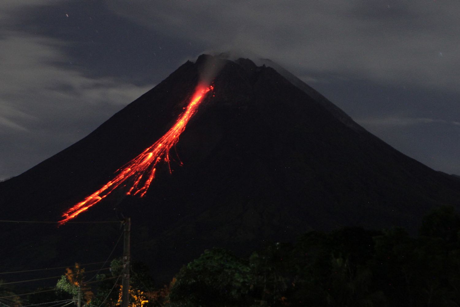 Eruzione vulcano in Indonesia