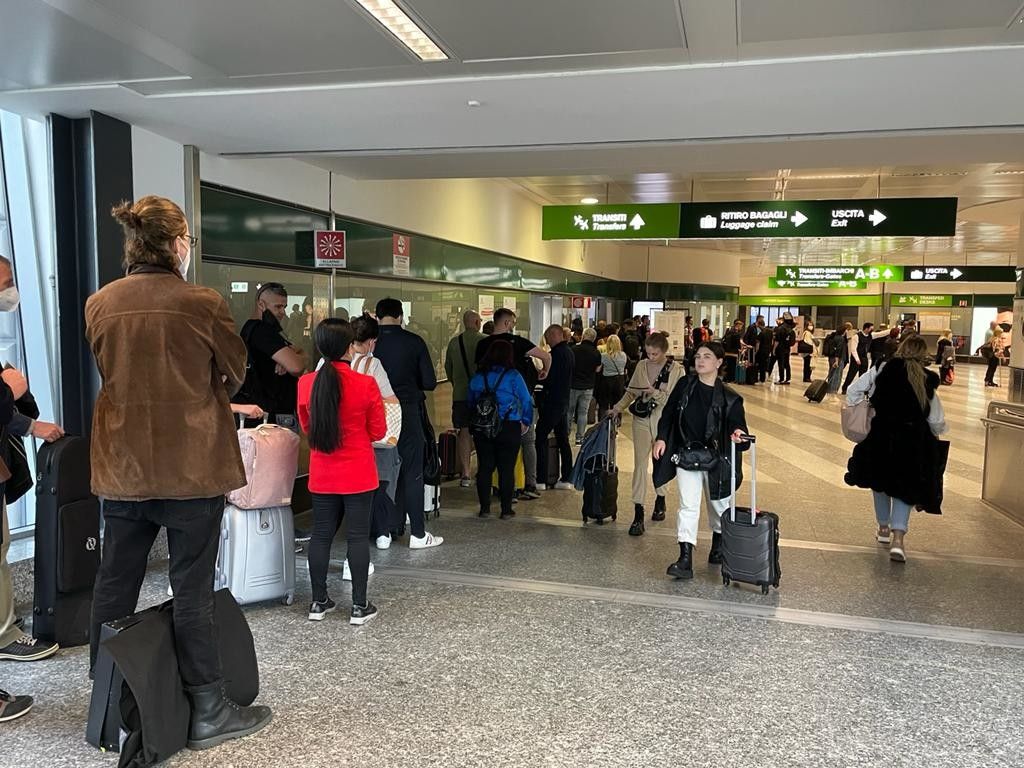 &nbsp;Lunghe code imbarco all&rsquo;interno dell&rsquo;aeroporto di Chisinau