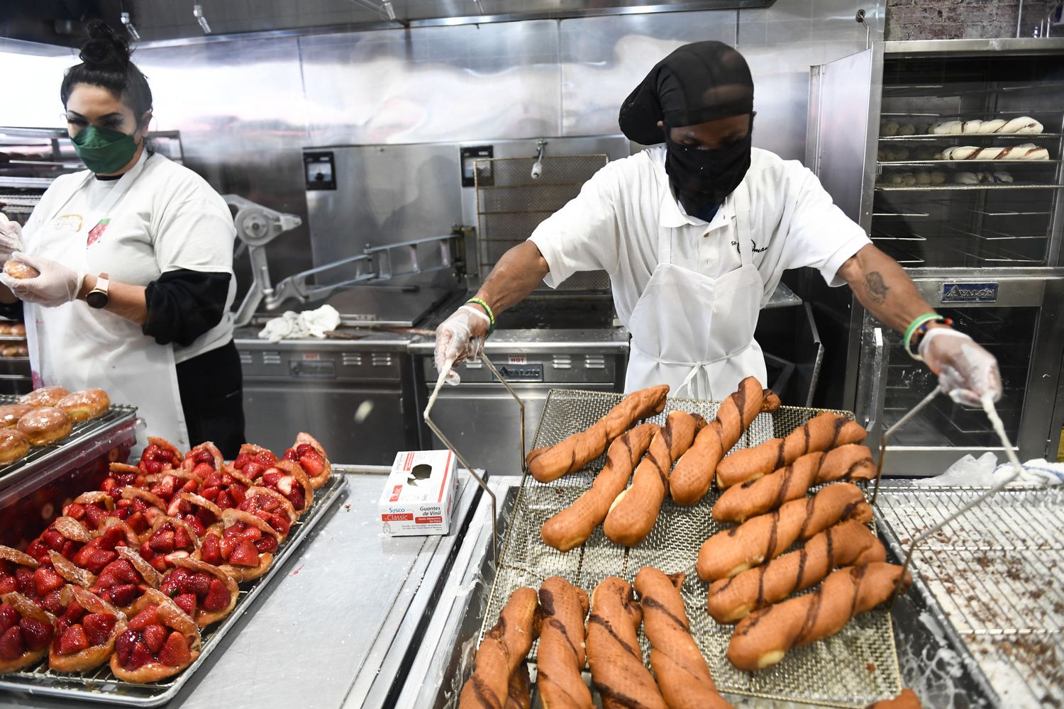 Lavoratori in unsupernercato di Los Angeles&nbsp;