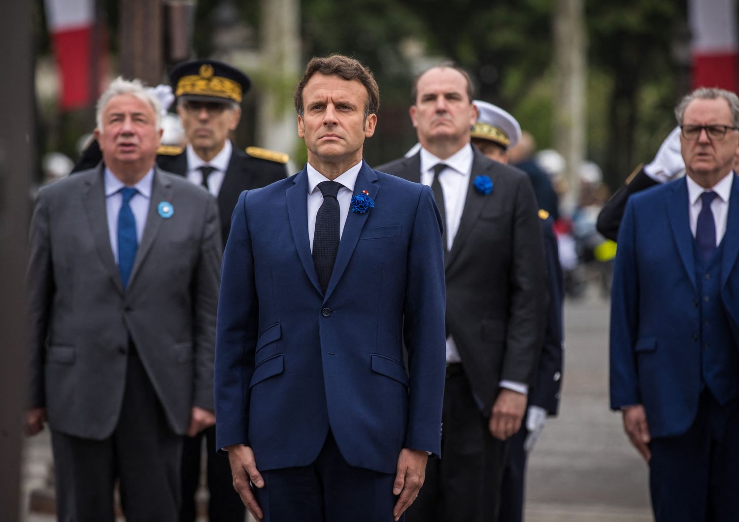 Il presidente francese Emmanuel Macron rende omaggio dalla statua del generale de Gaulle&nbsp;