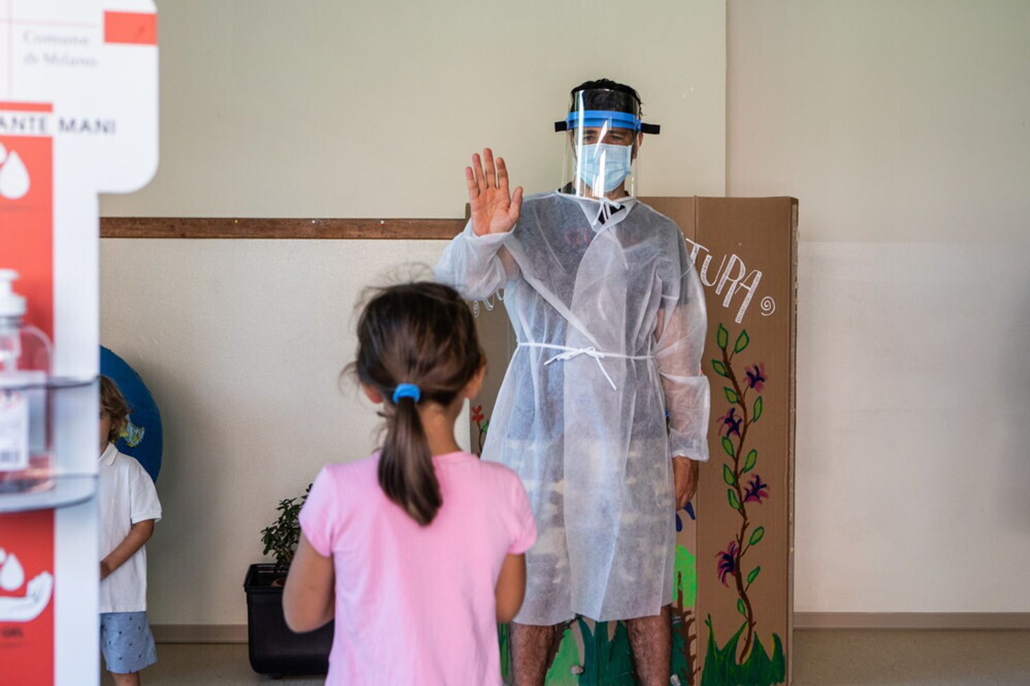 Covid, bambina contagiata a Milano