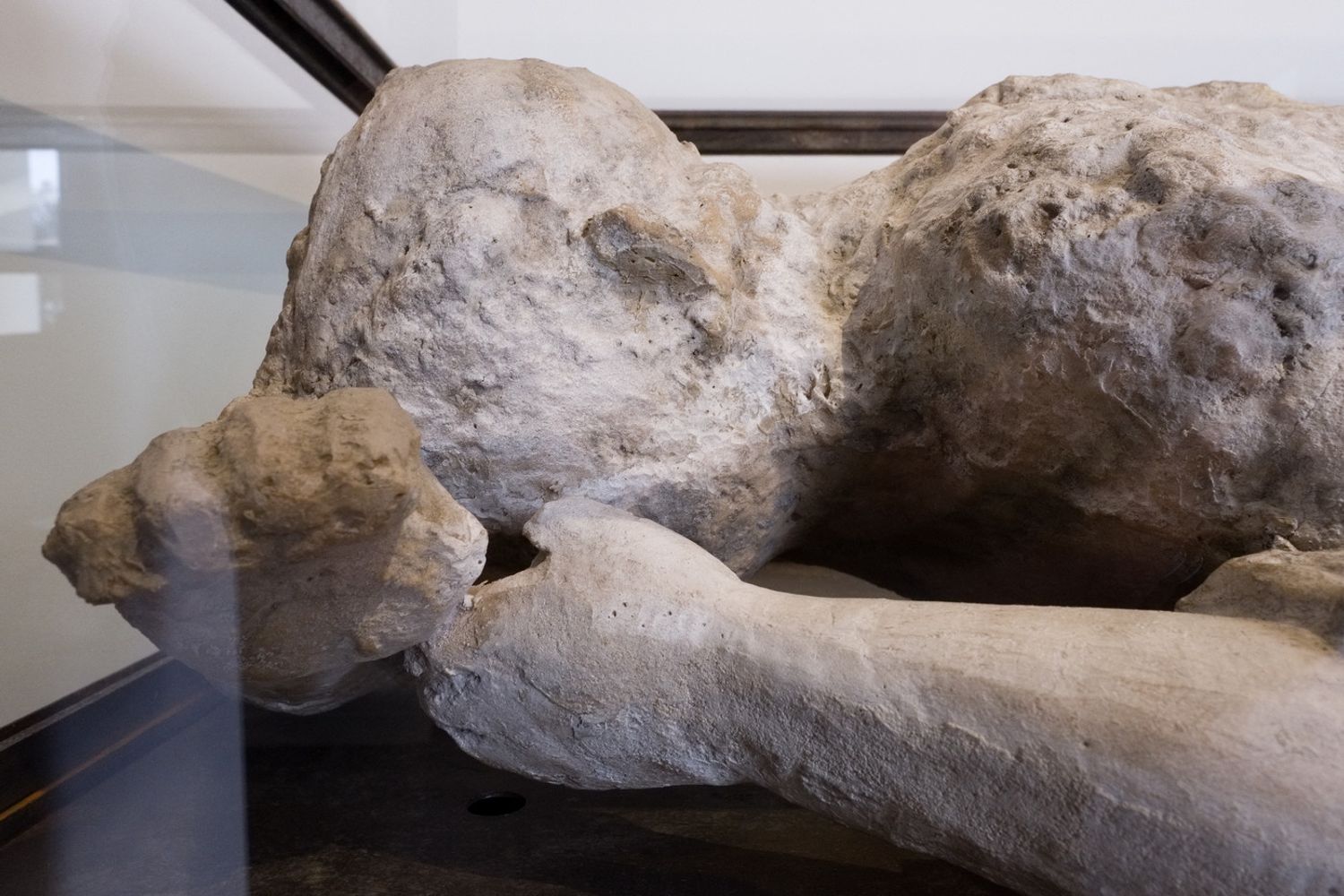 Pompei, resti di un uomo travolto dalla lava