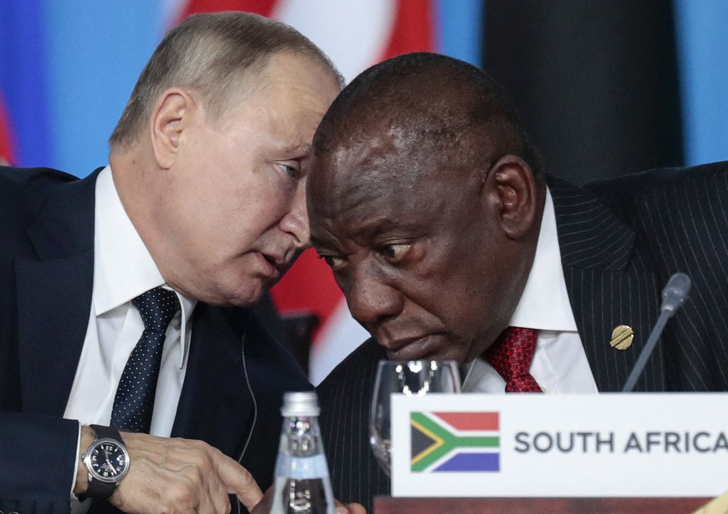 Il presidente russo Vladimir Putin e il presidente del Sudafrica Cyril Ramaphosa&nbsp;