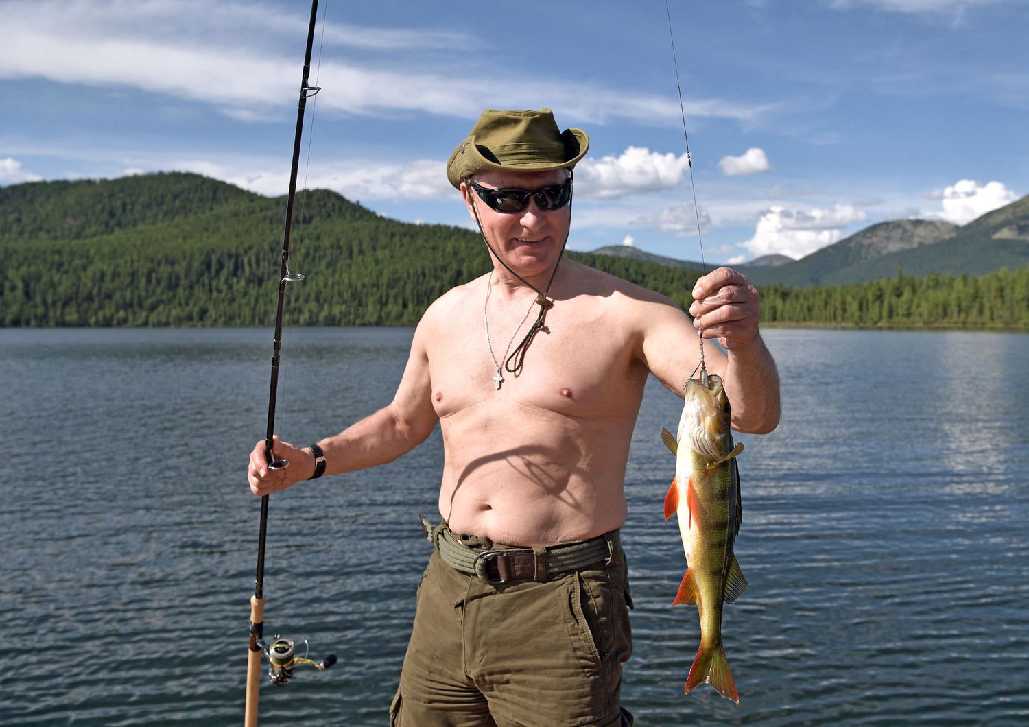 Vladimir Putin a pesca in Siberia nel 2017
