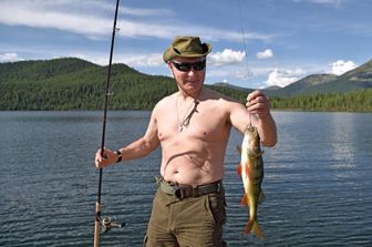 Vladimir Putin a pesca in Siberia nel 2017&nbsp;