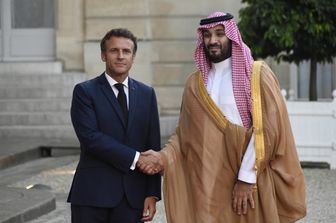Il presidente della Francia Emmanuel Macron riceve il principe saudita&nbsp;Mohammed bin Salman