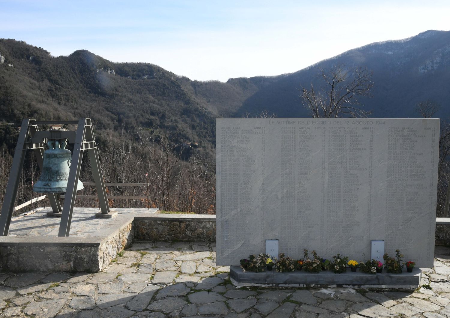 Stazzema, monumento che ricorda i caduti nell&rsquo;eccidio nazi-fascista del 1944