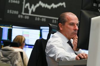 Un trader della Borsa di Francoforte