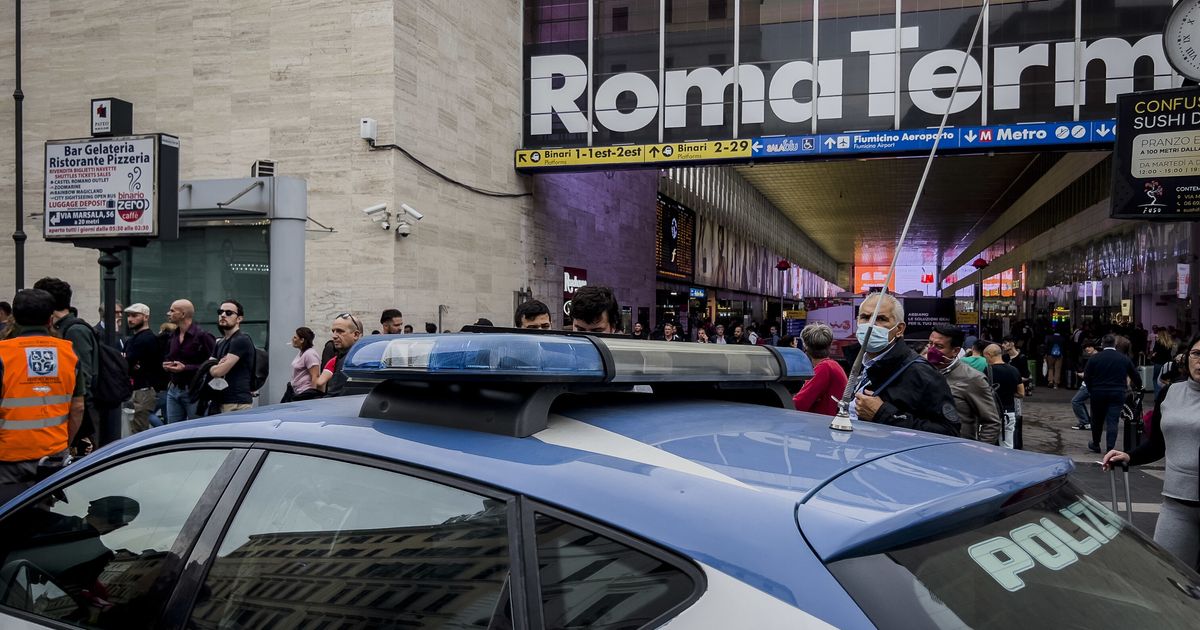 Paura alla stazione Termini: crolla ascensore dal piano zero a  2