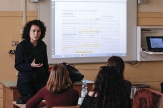 Un'insegnante in un Liceo di Roma