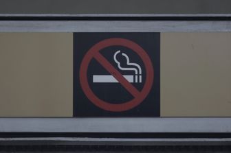 Segnale di divieto di fumo in una stazione di Citt&agrave; del Messico&nbsp;&nbsp;