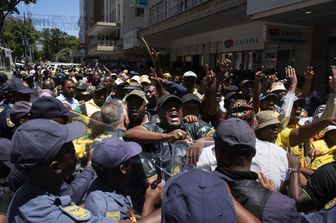 Cariche della polizia in Sudafrica