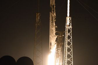 spazio rinviata partenza falcon 9 equipaggio iss