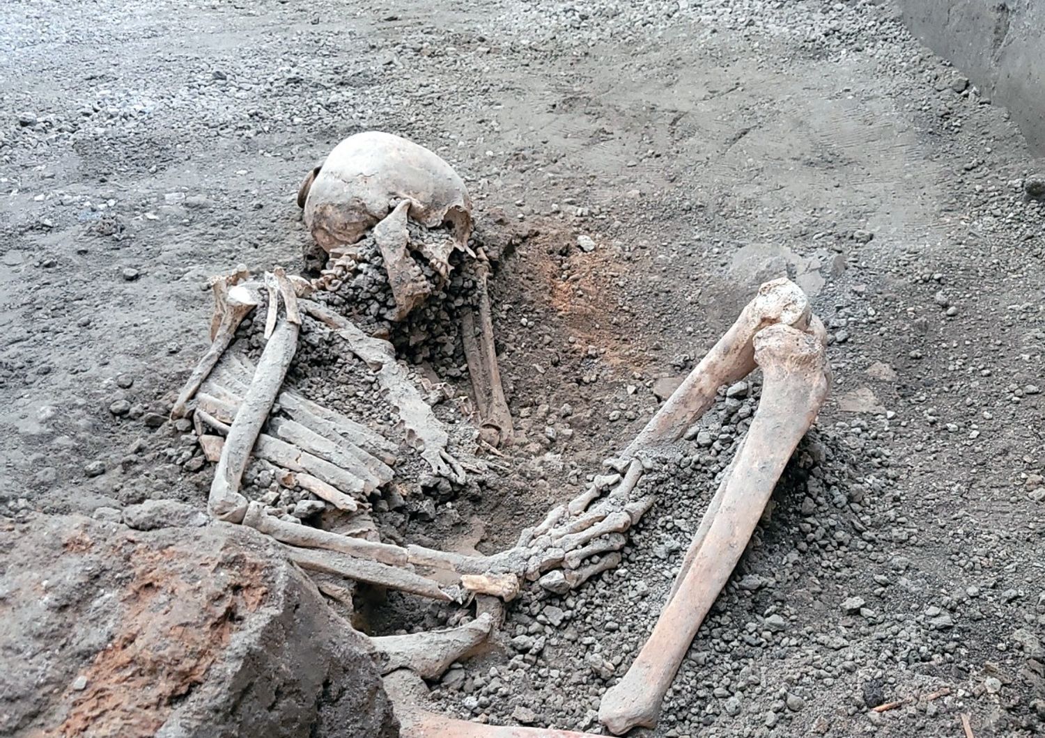 pompei nuovi scheletri casti amanti sangiuliano