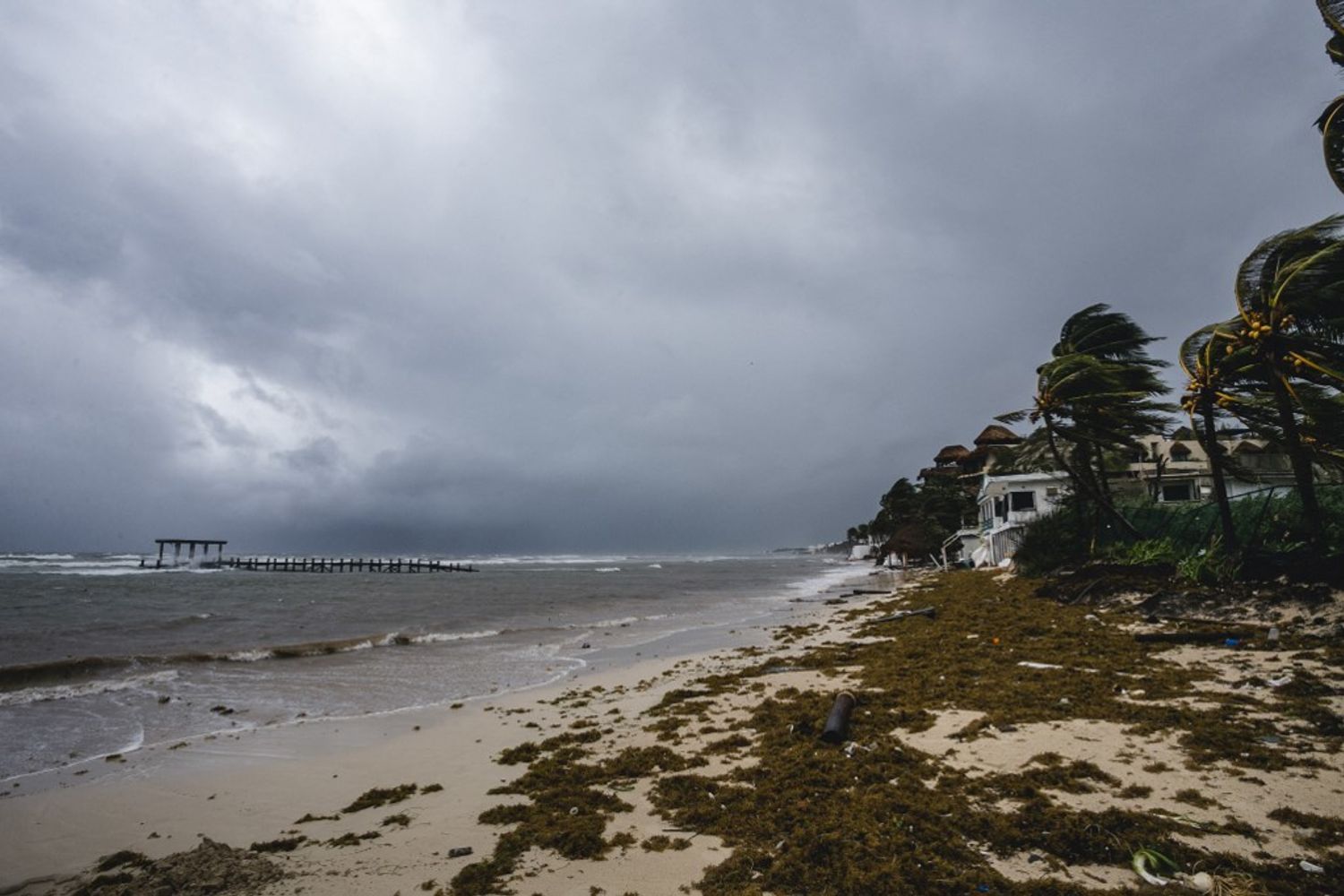 Caraibi, in attesa di una tempesta-uragano