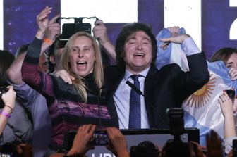Il candidato della destra radicale Javier Milei ai festeggiamenti per la vittoria alle primarie&nbsp;