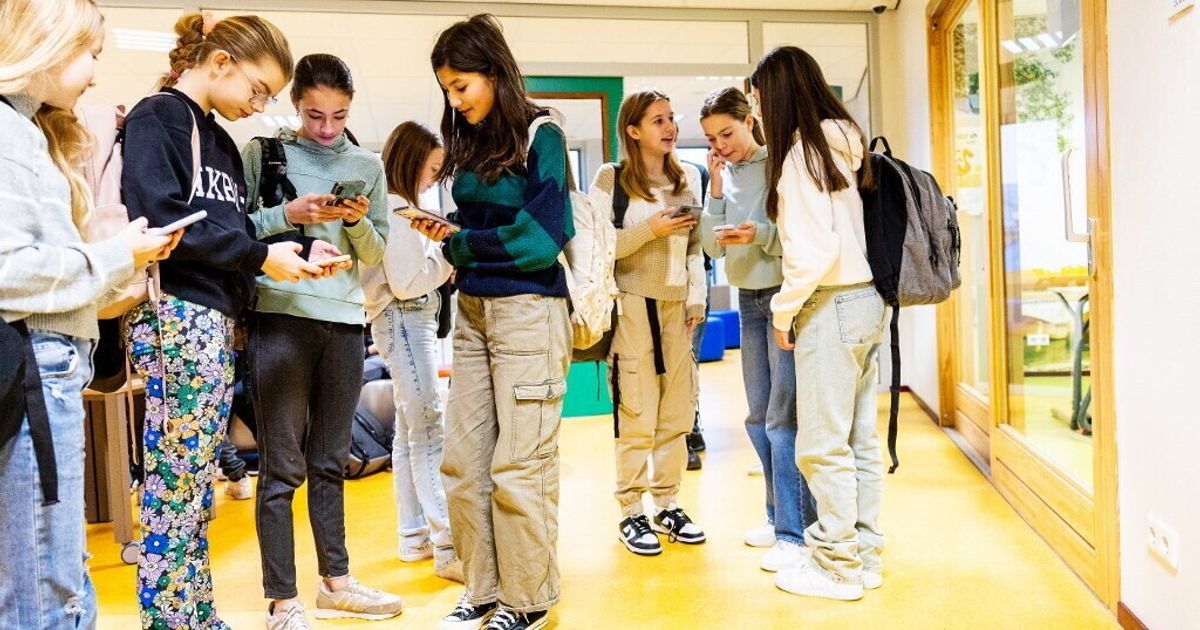 Stop ai cellulari in classe alle scuole superiori