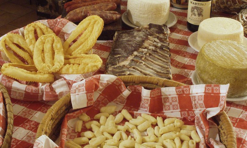 Vacanze estive 2023: il cibo è il souvenir preferito per il 50% degli  italiani
