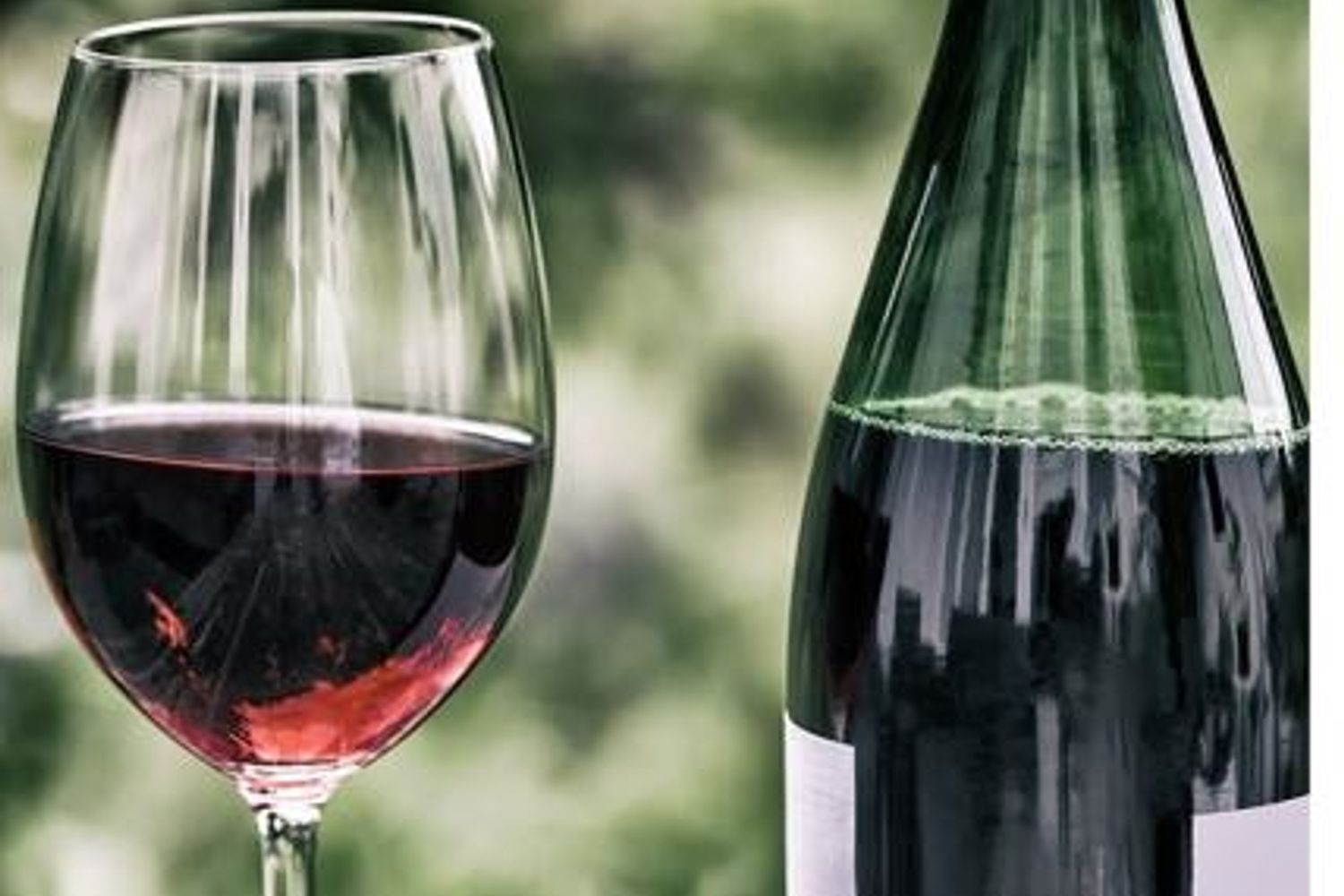 Una bottiglia di vino, uno dei simboli&nbsp;dello stile di vita italiano