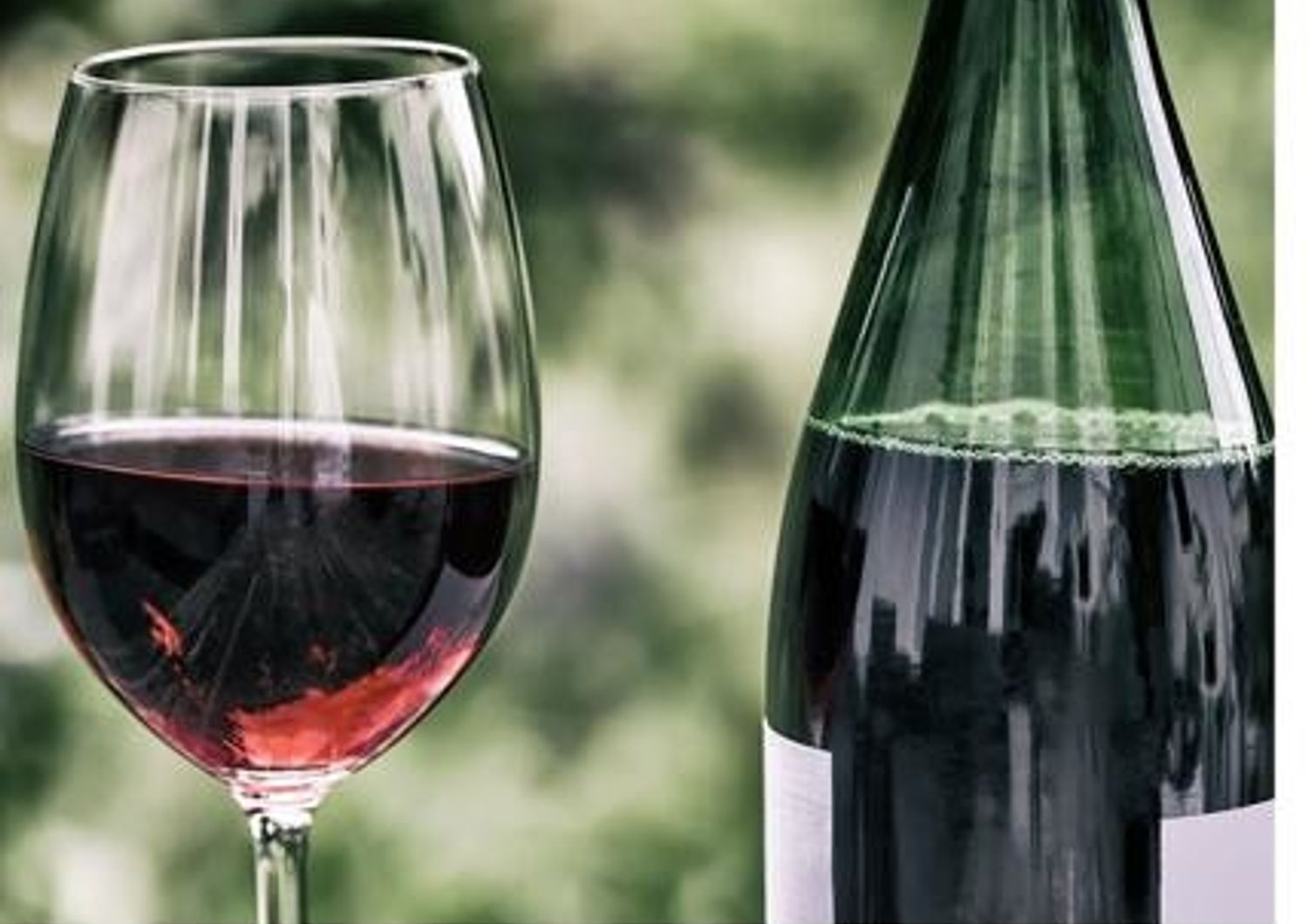 Una bottiglia di vino, uno dei simboli&nbsp;dello stile di vita italiano