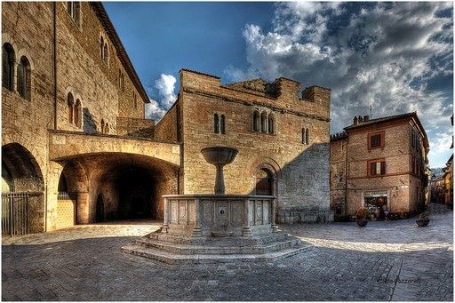 Bevagna, piazza Silvestri (Umbria)